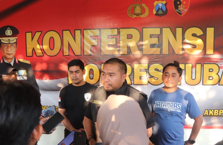 Satreskrim Polres Tuban Gelar Jumpa Pers Penganiayaan Ayah oleh Anak Kandung