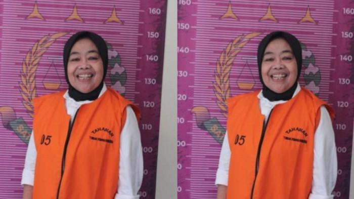 Sosok Bu Kades Tersenyum Usai Ditangkap Korupsi Rp500 Juta, Berani Jual Bangunan Posyandu