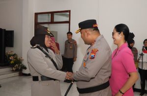 Kapolres Tuban Tekankan Loyalitas dan Pelayanan Personel di Sertijab
