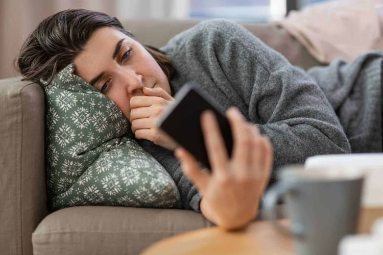 Hati-Hati! Doomscrolling Bisa Picu Kecemasan dan Gangguan Mental